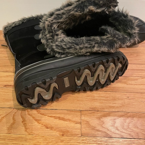 Khombu Black and Gray Women's Winter Boots - Picture 4 of 5
